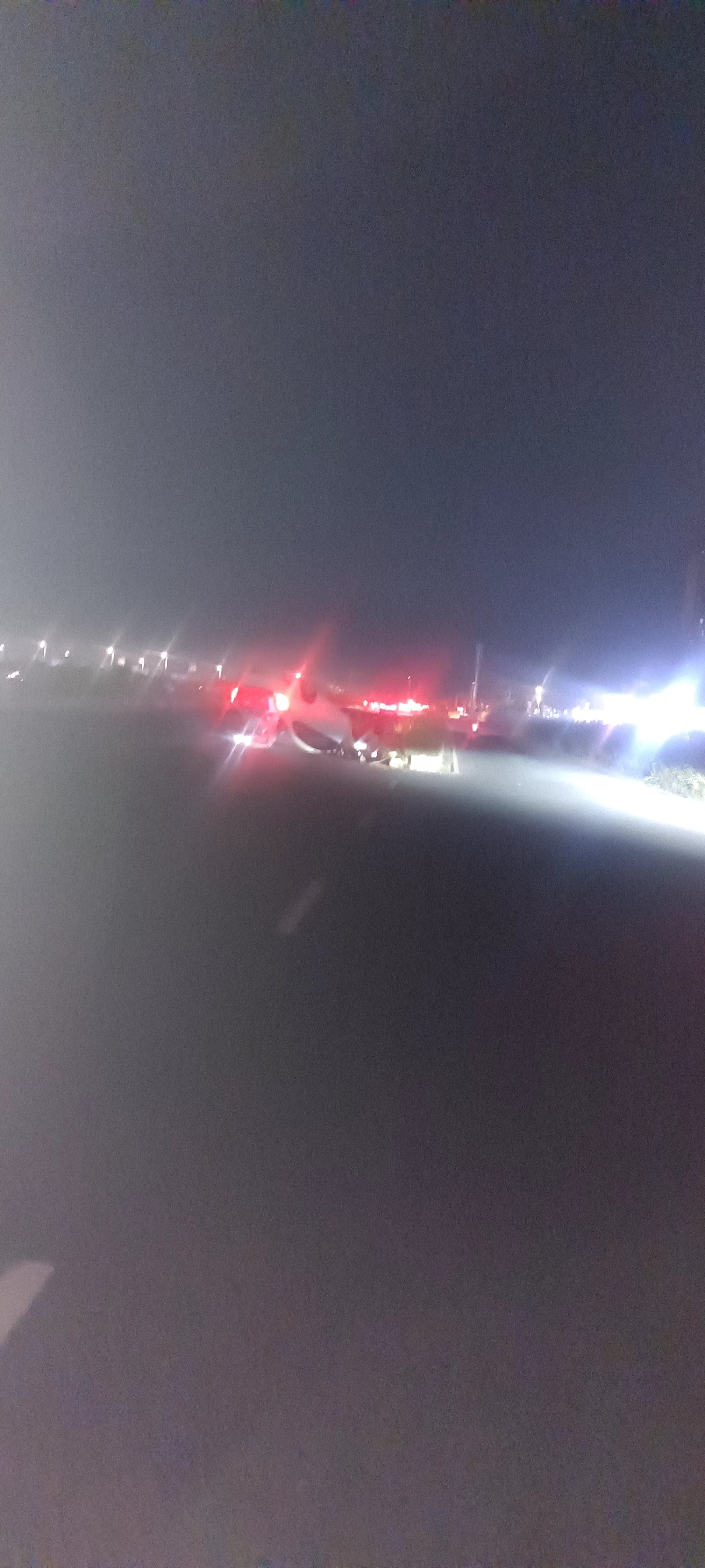 阳江市没灯光的路段，在冬至今晚九点造一起交通事故，幸亏没人员伤亡，因为...