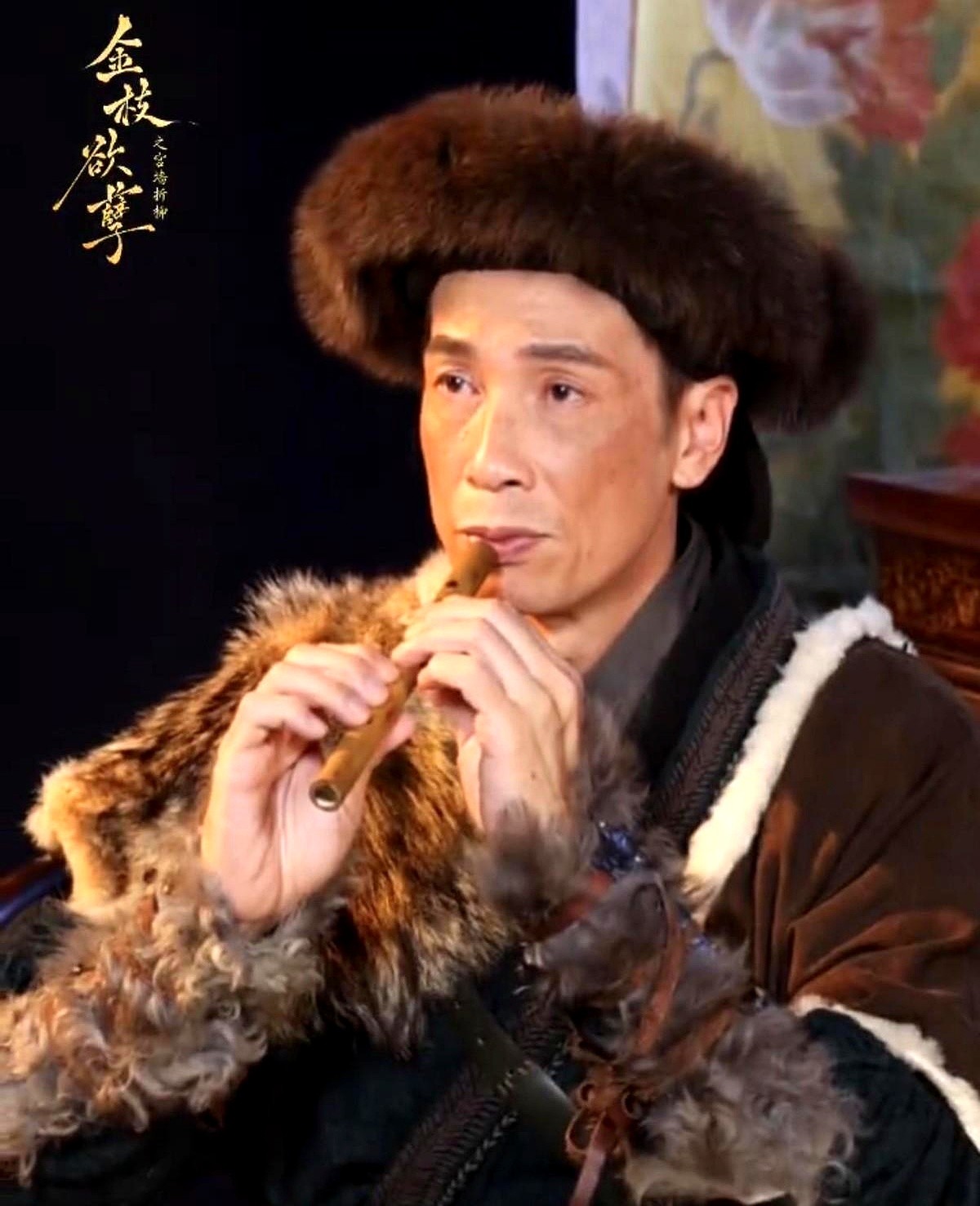 佘诗曼拍3部戏顶TVB十年，陈豪却死守传闻3000万的死工资。

同期的黎姿成了上市公司主席，邓萃雯谈了四年没谈拢直接弃演。别人都在外面赌爆款，陈豪却选择签包薪约任由公司安排。

包薪约的本质不是赏赐，是用服从换确定性。他比谁都明白，自己受不了一年没工开颗粒无收的日子。

别笑他窝囊，换成是你，敢扔