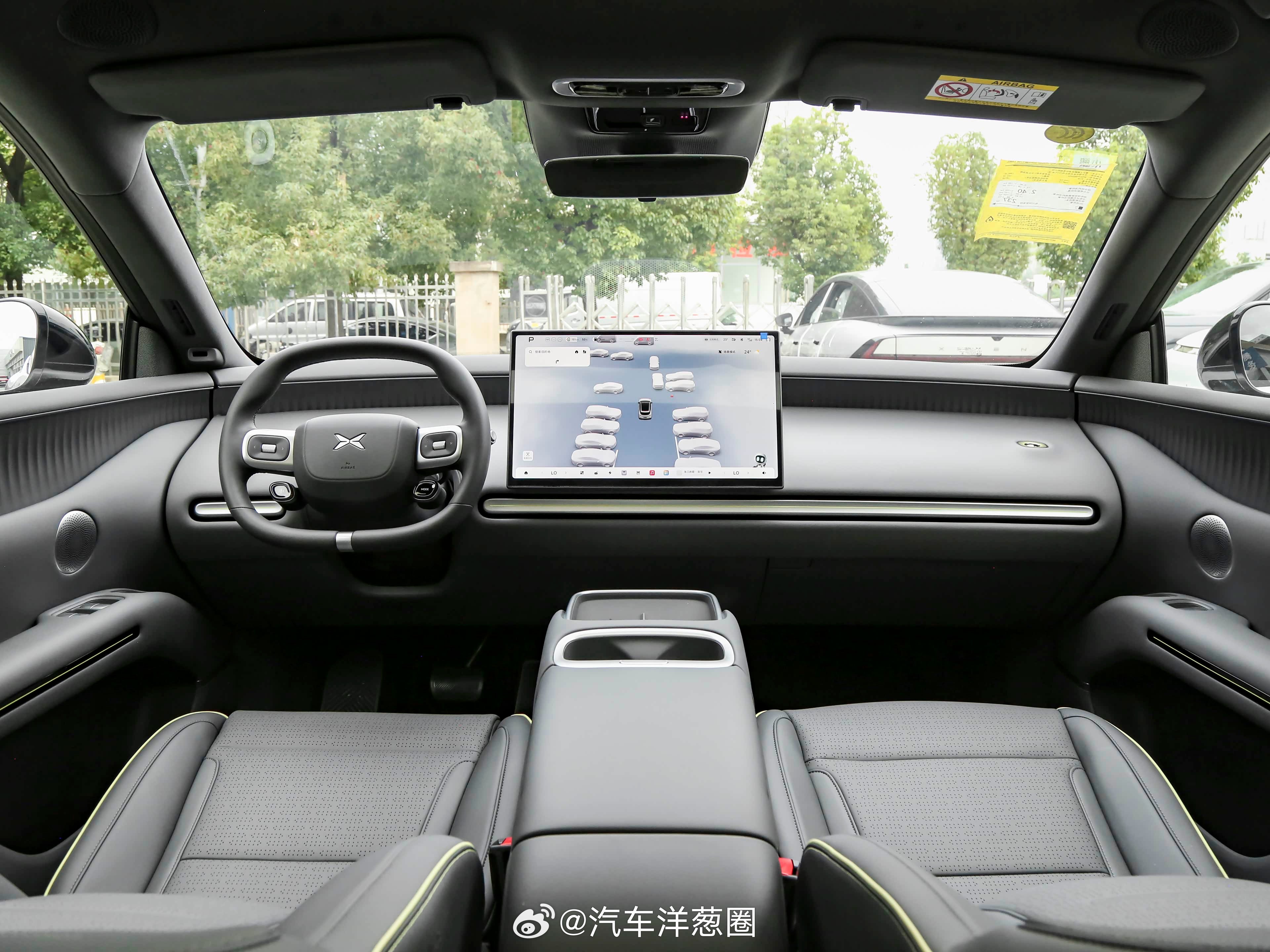 小鹏MONA L05正式上市，第二代VLA智驾+1500TOPS算力

指导价14.48-17.68万元
限时价13.98-17.18万元

增程/纯电 5座中型SUV
车长4870，轴距2940
增程版37.2度电池组
CLTC纯电续航310km
综合续航1310km
纯电版58.2/71.1度电池组
CLTC续航535/560/635km

前麦弗逊/后五连杆独立悬架
AI智能底盘+DCC减振
 ​
