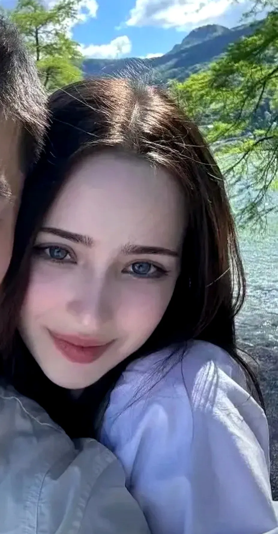 邂逅人间绝美的素人颜值，看到这张照片，瞬间被这位素人美女的颜值击中！她...