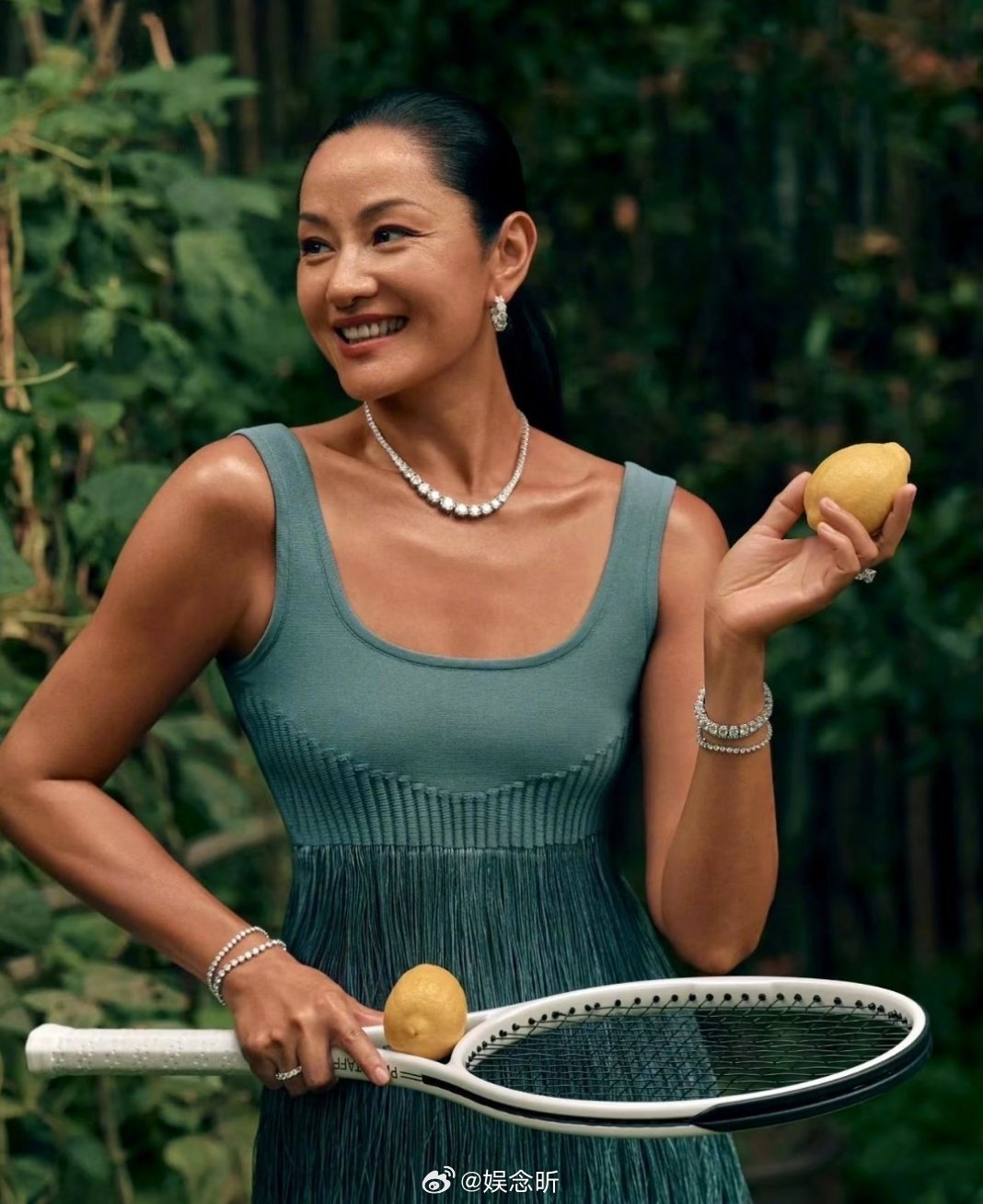 #瞿颖搞笑这块手拿把掐#瞿颖在搞笑这块真的太有天赋了，全程自带欢乐氛围。接电话的小片段自然不做作，反应灵动有趣，轻松盘活现场气氛，没有包袱的模样，天生就适合综艺舞台。[吃瓜] ​