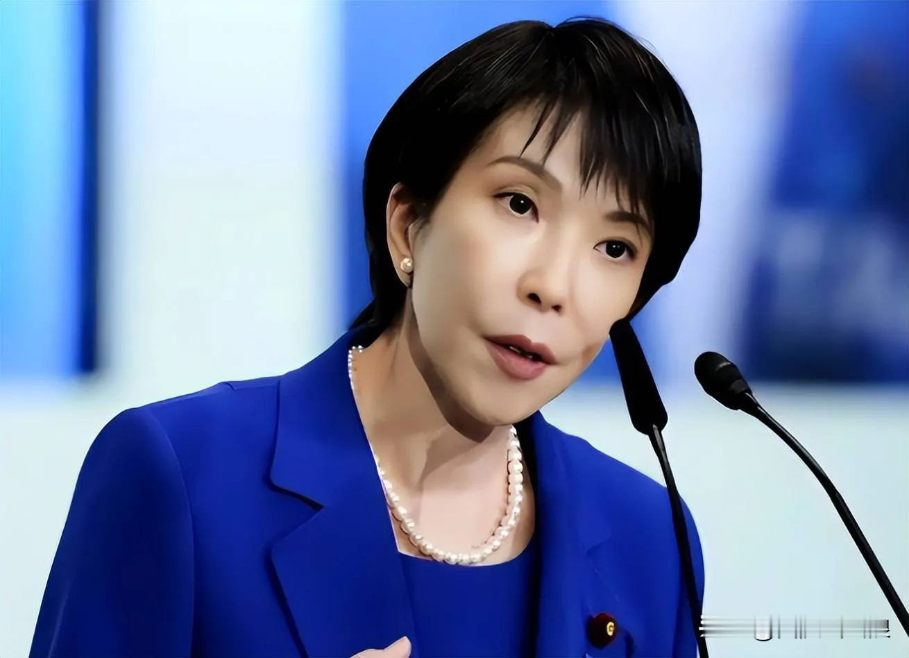 日本政府开启全国宣传，自卫队要整军备战，让老百姓做好心理准备。据共同社10月24日报道，日本政府正启动全国范围的自卫队整军备战宣传活动，由首相官邸与国家安全保障会议秘书处牵头推进，覆盖全年龄段人群，为后续大规模军扩做舆论铺垫。

针对年轻群体主打社交媒体传播，中老年群体依托电视等传统媒体，线下宣传物
