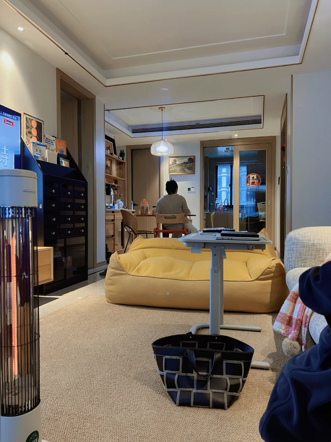 周五的晚上，下班回到家就这样躺着超幸福的