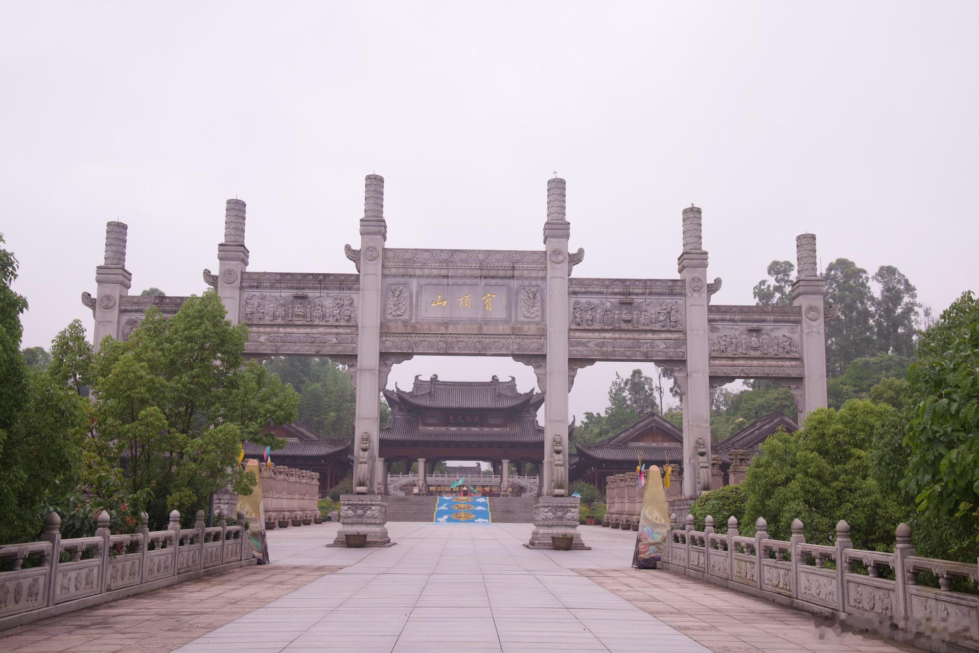 重庆游第四天：打卡令人震撼的大足石刻  大足石刻是位于重庆大足区的摩崖...