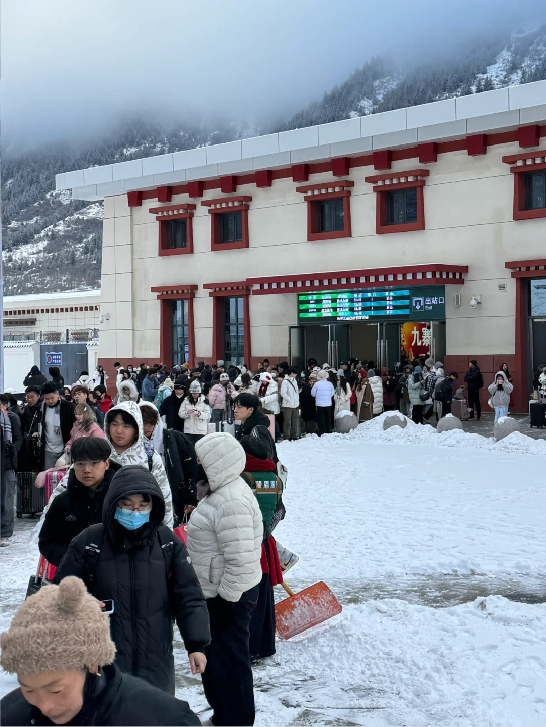 别问今天九寨沟人多不多啦