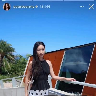 小S把一米七的超模女儿拍成五五分，还理直气壮说我是故意的。
许曦文发对比图，亲妈镜头下腿直接消失一半，别人拍的正常长腿照放旁边，惨烈到大家笑疯：原来明星家的亲妈拍照也全国统一。
换别的星妈早就滑跪认错了，小S偏不。女儿问她看起来超短？，她回：这样看起来人比较好相处。
这话听着像抖机灵，背后是真