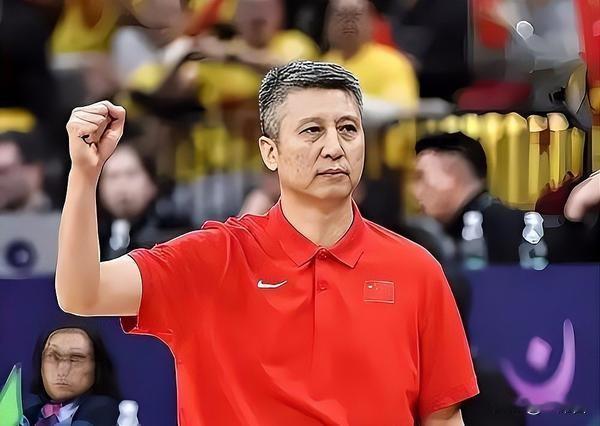 下课、下课、下课、下课！
换帅、换帅、换帅、换帅！
换教练救不了中国男篮！真正病根：国家体系沦为个人试验田
 中国男篮不敌日本队的赛事落幕，失利再次点燃全网舆论。和过去多年一样，球迷第一反应依旧是问责主帅、呼吁换帅。从李楠输波兰、杜锋憾负黎巴嫩、乔尔杰维奇折戟菲律宾，再到如今郭士强面对日本青年军落败