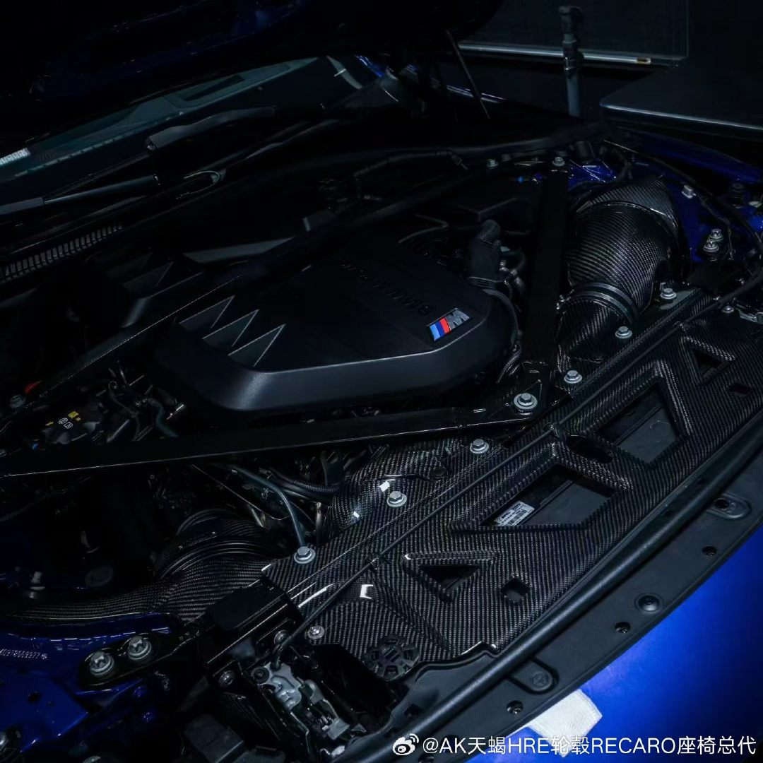 S58 呼吸升级✅
 G87 M2 / G80 M3 / G82 M4 Eventuri V2 碳纤维进气
专利文丘里结构，降低进气温度
涡轮起压更早，油门响应更直接
低紊流进气，浑厚吸入声
性能与机舱美学一步到位 #宝马G8X #eventuri #S58 ​