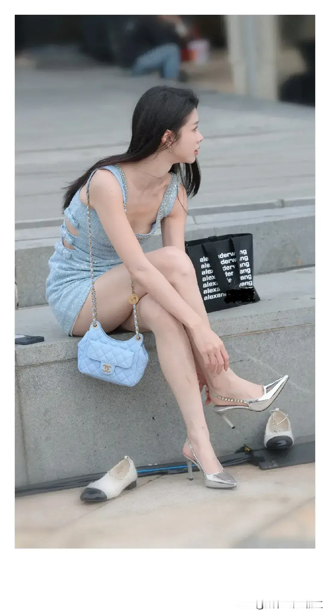 昨天朋友还是都市丽人，今天回家换风格了。