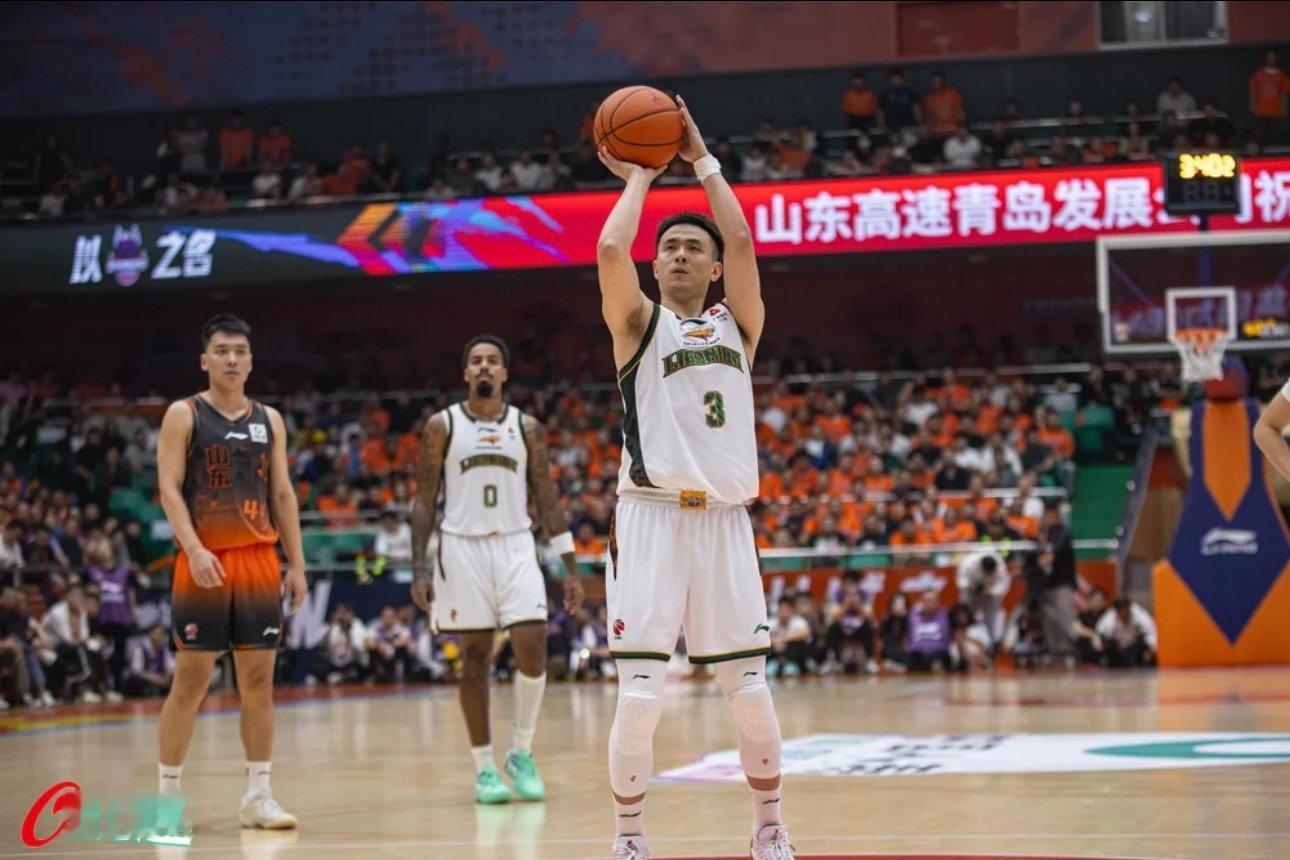 #赵继伟[超话]# ｜#赵继伟值得# 
常规赛第一轮
辽宁95-84山东
赵继伟10分4助攻

有惊无险拿下第一场，团队需要继续磨合[努力] ​