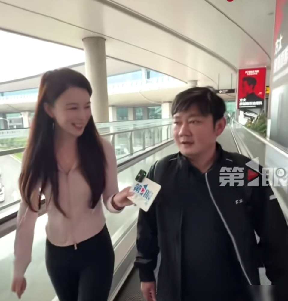 上次沉水里差点没上来，这次还敢玩？张雪回湖南麻阳了，就为再冲一次摩托冲浪的吉尼斯纪录。
10月16号他在重庆放话，说都测试过了，so easy。可2006年他19岁，央视镜头底下挑战水上漂，摔得够呛，约好一年后再来，这一晃多少年。
从修车铺拧螺丝，到WSBK夺冠，再到死磕这片水。别人拿纪录当终点