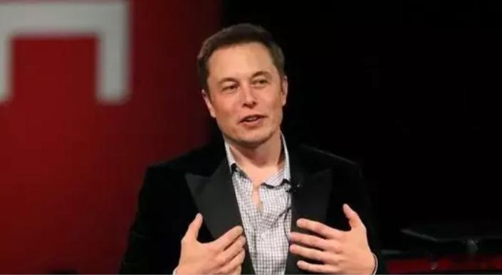 数智社| 马斯克炮轰AI：安全还是圈钱
作者｜数智社  罗天翔  记者 | 袁紫一

9月17日  数智社综合报道

在洛杉矶举办的All-In峰会上，马斯克再度针对AI行业的安全现状公开发声，直指头部AI企业一边警示风险一边冲刺上市的矛盾；国内方面，胖东来创始人于东来将管理边界延伸到员工家庭领域，明确员工遭 ​