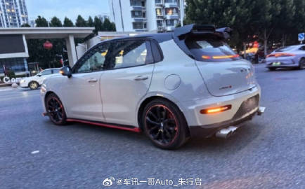 欧拉5GT燃油版的测试车曝光<br />看起来有点像巴博斯的风格<br...