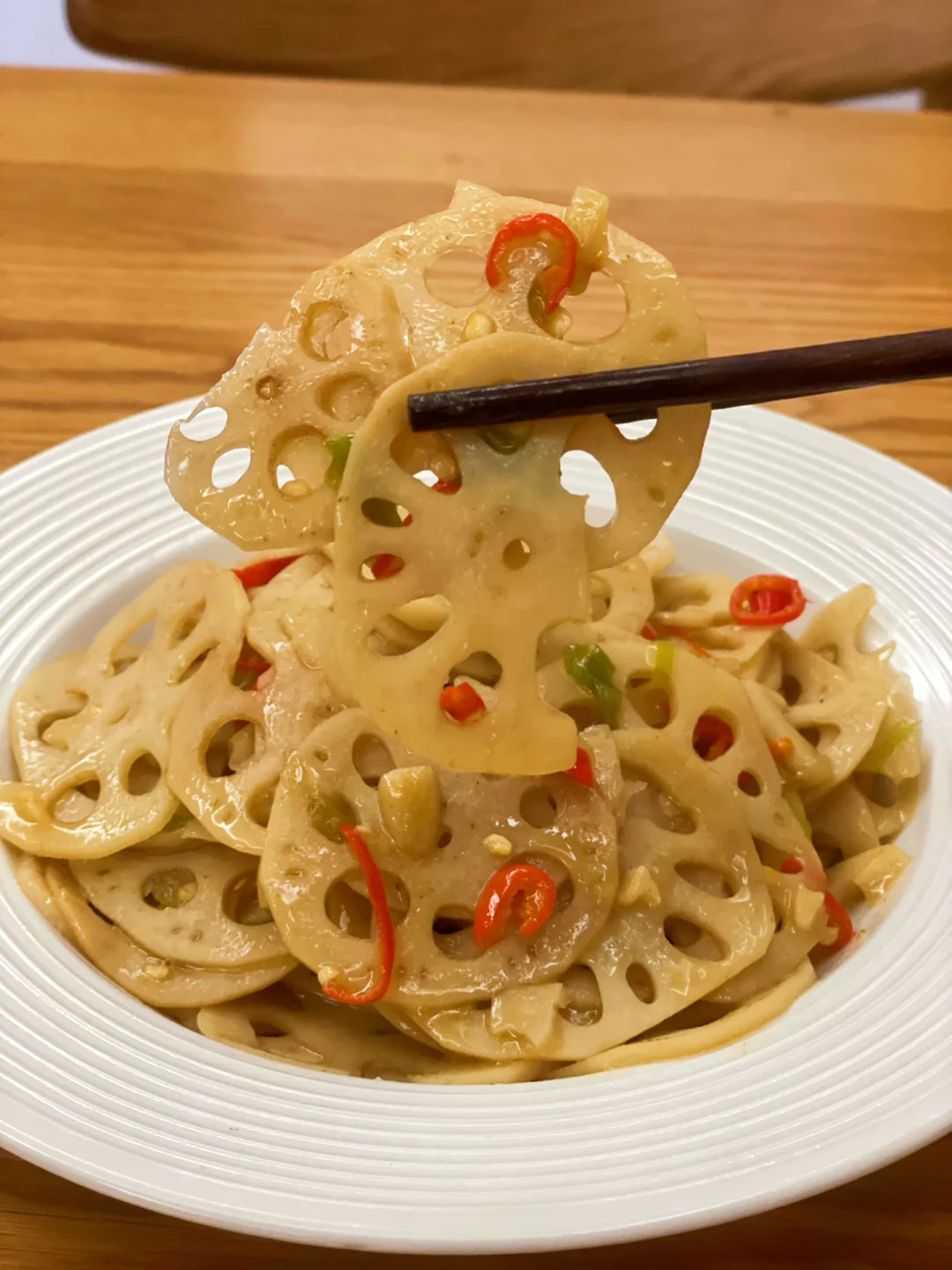 清炒莲藕，酸甜爽脆的减脂美味🤤