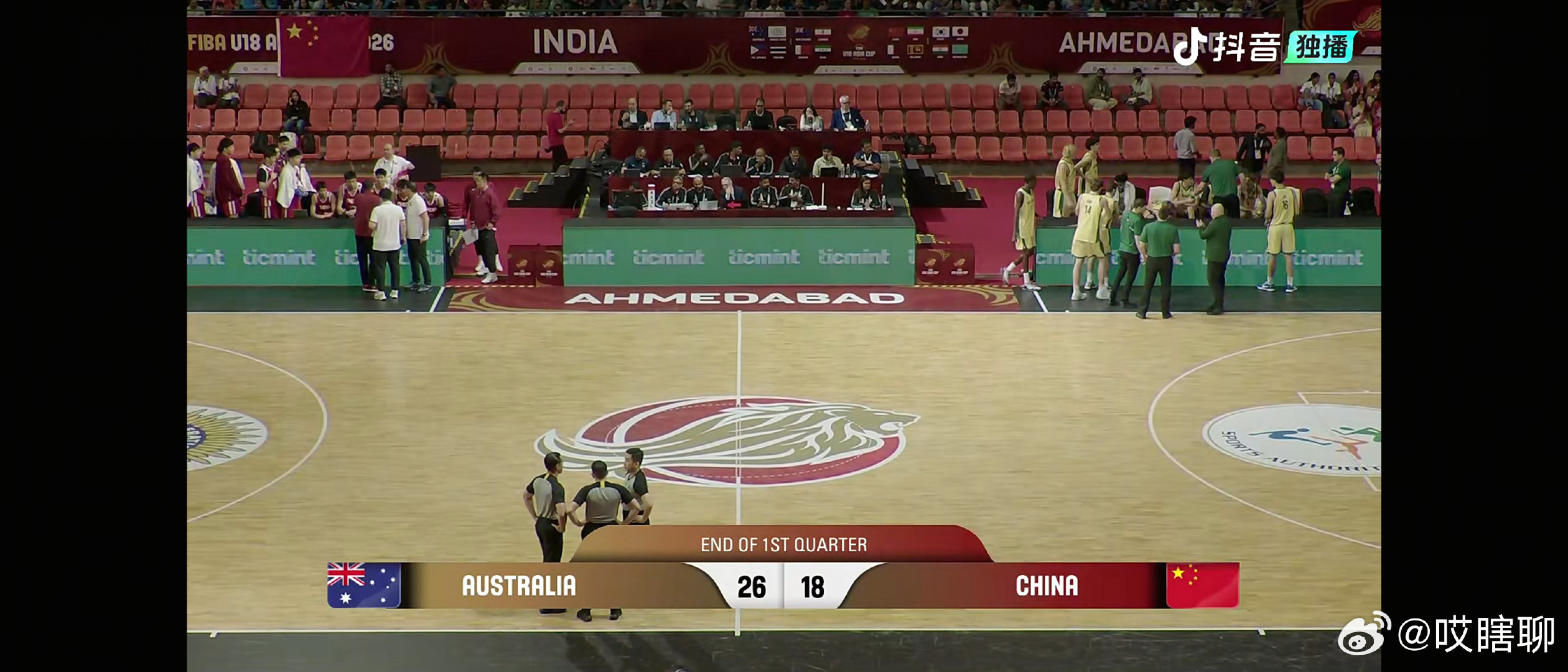 #FIBAU18亚洲杯#如果篮板球的问题是青年队和成年队都存在的问题，那么就真的是系统性问题，也就是咱们球员从小到大的所有教练对于抢篮板这个环节很可能是落后于国际比赛的其他教练的。
#中国男篮[超话]# ​