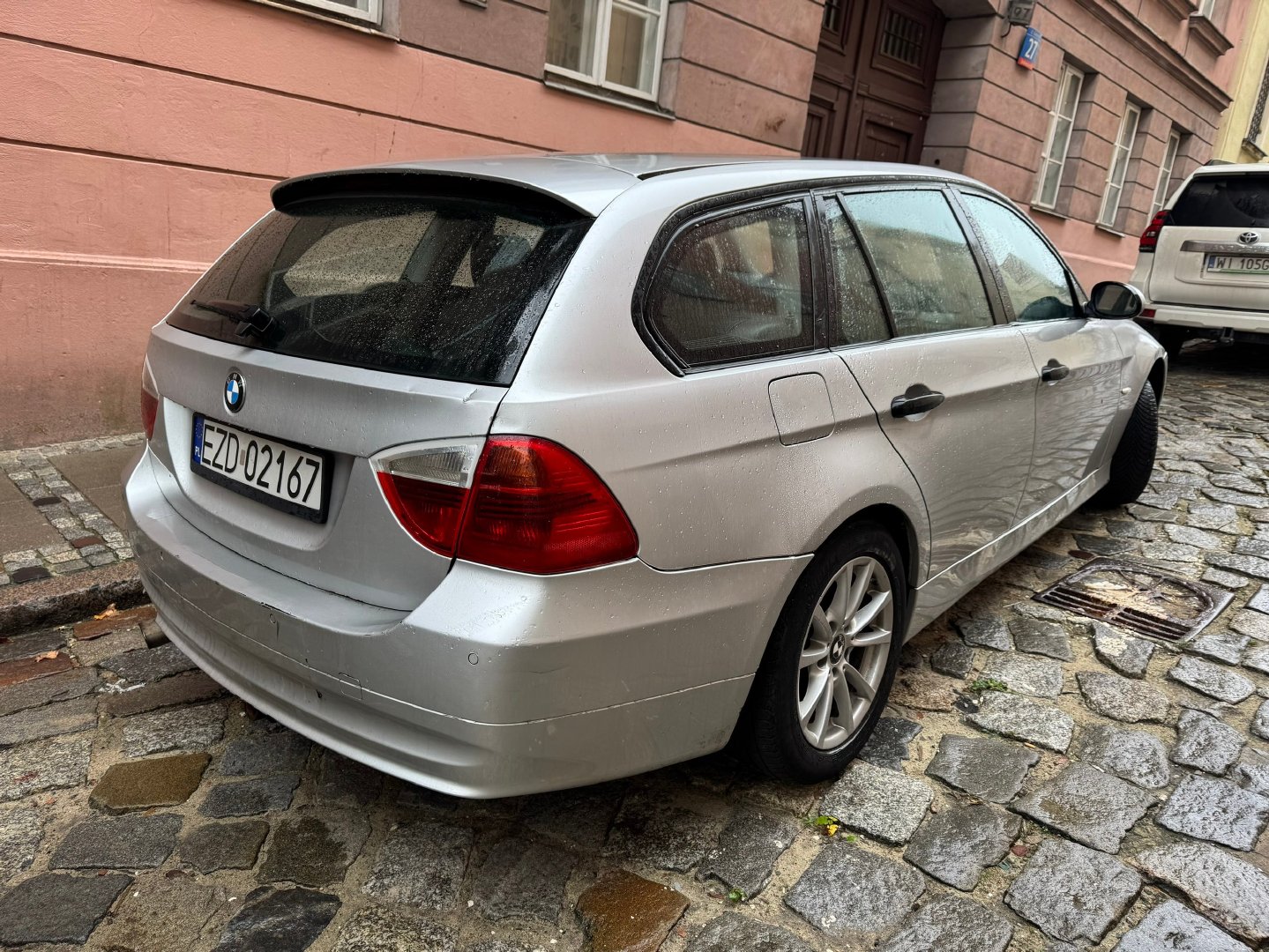 经典的BMW 3系E91旅行

波兰的宝马第五代3系E91旅行车，2008年LCI（中期改款）后的样式，当年E9x世代的3系的设计都很有韵味。#宝马E91##宝马3系旅行版##3系旅行版##E91##BMWE91# ​