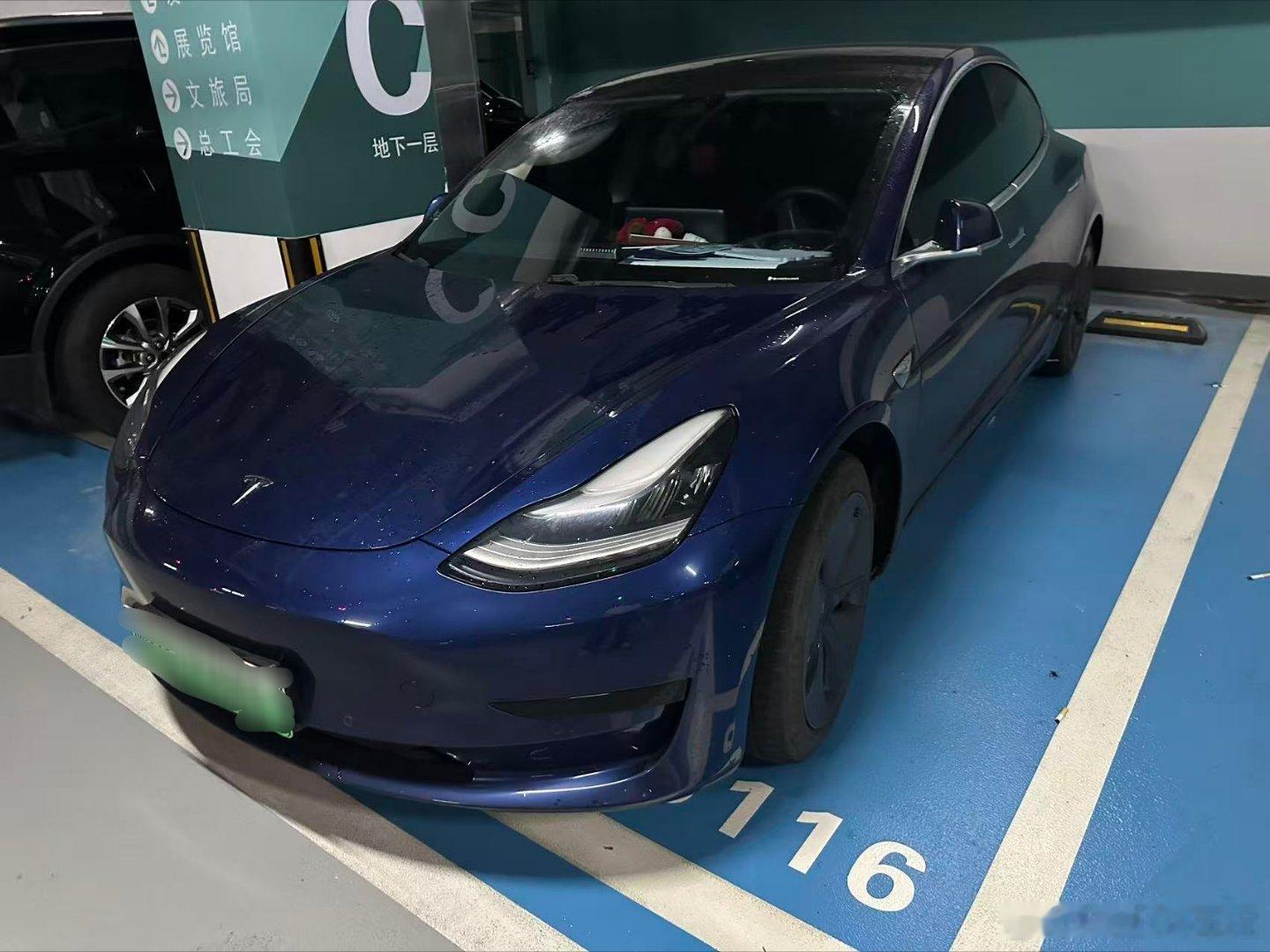 预售台特斯拉Model 3标续20年上牌
外观金属面原版原漆零出险
车门有点开门杀的凹痕掉漆（不严重）
一手车9.8万公里
过两天到店

#于恒的二手车日常# ​