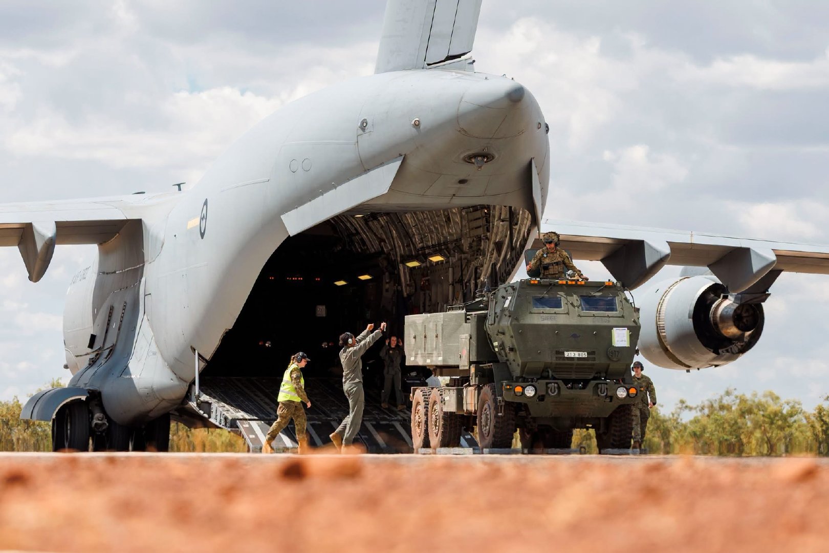 澳大利亚陆军海马斯与澳大利亚空军（RAAF）C17合练
Photo credit: RAAF ​