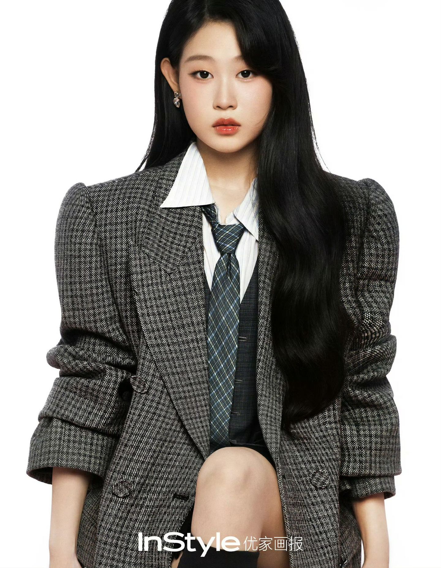 小沈阳女儿沈佳润，这张脸算不算高级感？
 
还记得当年被网友吐槽长相的沈佳润吗？如今再看，很多人说她长开后自带高级脸。
 
她不是传统意义上甜美的长相，细长眉眼，骨相干净，留白恰到好处，没有网红脸的同质化，辨识度很高。
 
所谓高级感，不只是五官，更多是气质。小时候被恶评，她没有自卑，一路坚持唱跳，