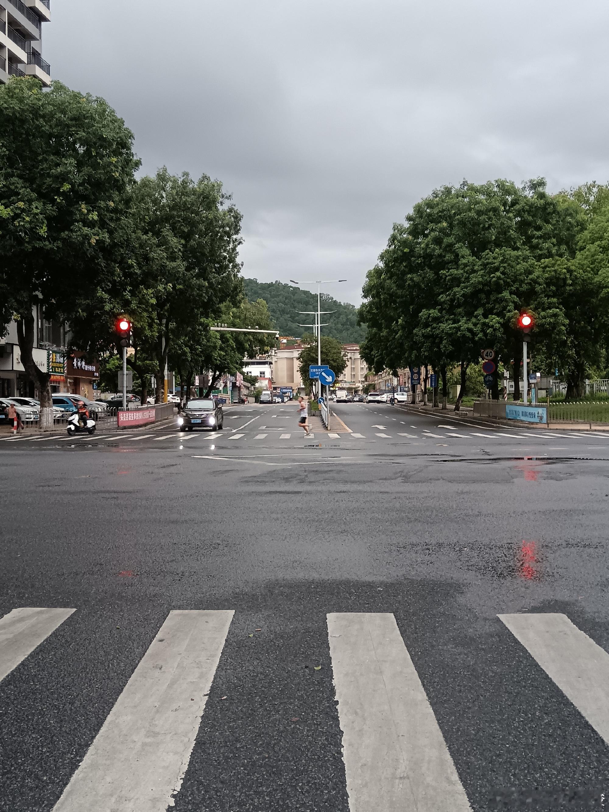 今天早上六点十五分钟的时候，我就来到中山市郊外的一个红绿灯路口了。  ...