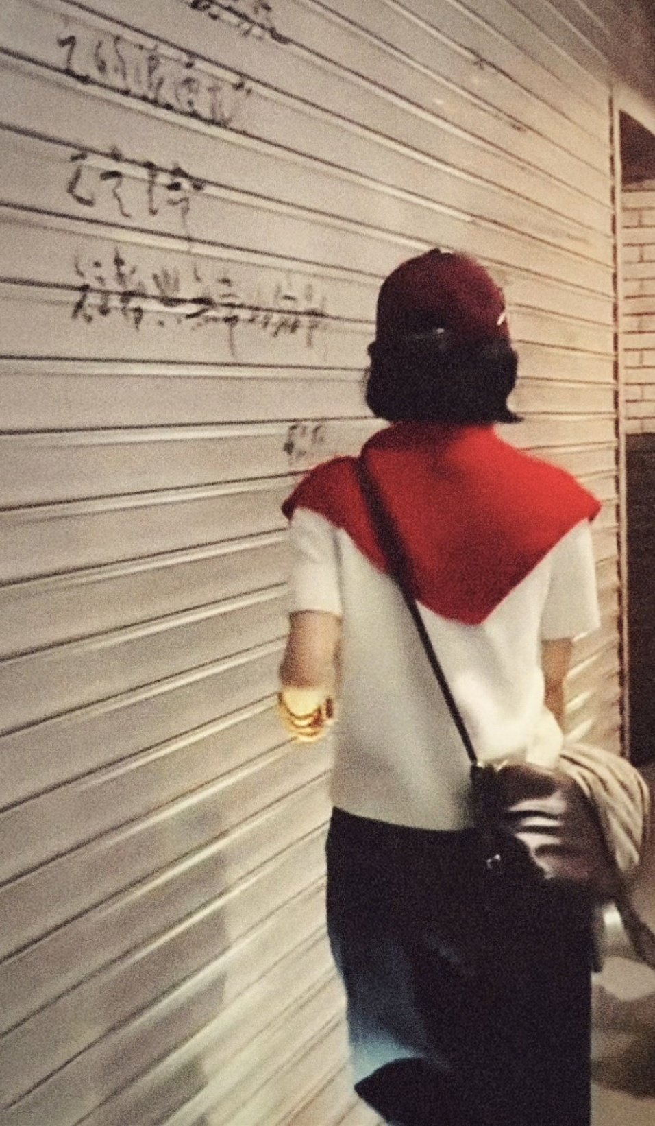 #赵丽颖身体不适后首现身# 健健康康[心]

好喜欢这个背影图[抱一抱] ​