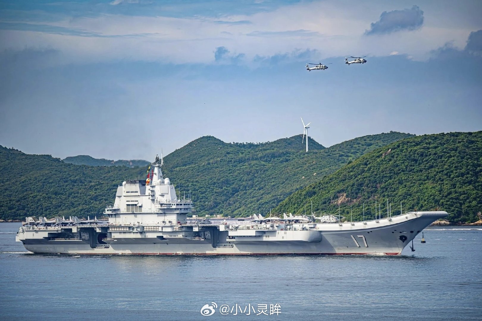 我国的辽宁舰 图1 、山东舰 图2 、福建舰 图3 
美国林肯号 图4 
对比一下，自行感受[允悲][并不简单]  ​​​
#林肯号航母#  ​