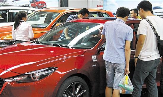 小鹏汽车推进全球化双线战略，既出口整车，也对外输出智能驾驶、智能座舱自研技术。
 
小鹏以往出海以整车销售为主，如今新增技术授权，为海外车企提供完整智能化方案。整车出海打造品牌，技术输出开拓新收益。
 
这代表国内新能源车不再只做产品外销，迈向技术出海，参与国际行业竞争。爆料 热门