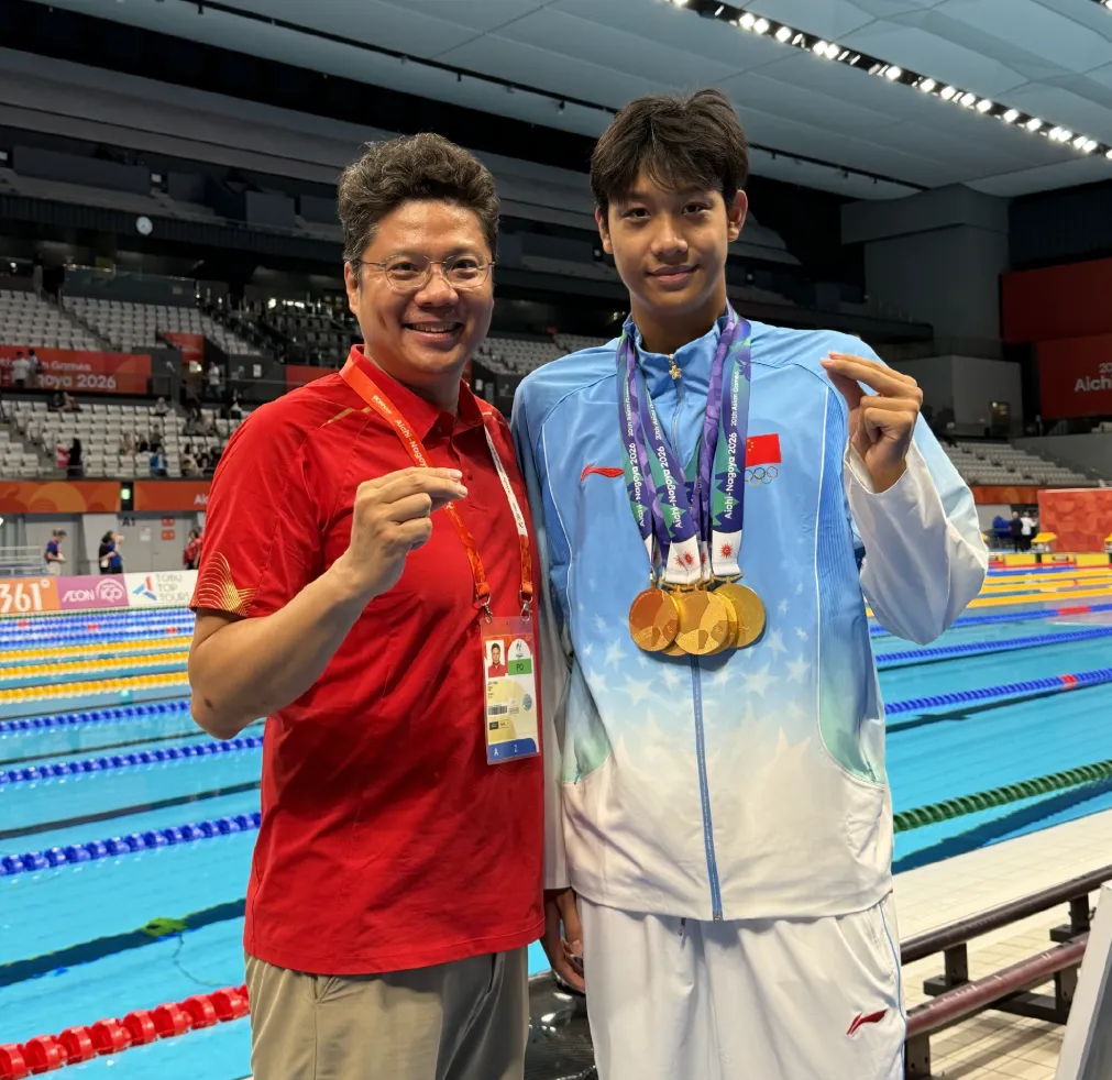 。
印度代表团截至9月28日的金牌总数仅为4枚，排在奖牌榜第10位，远低于张展硕个人拿到的7金 。
也正是因为这个巨大的反差，本届亚运会