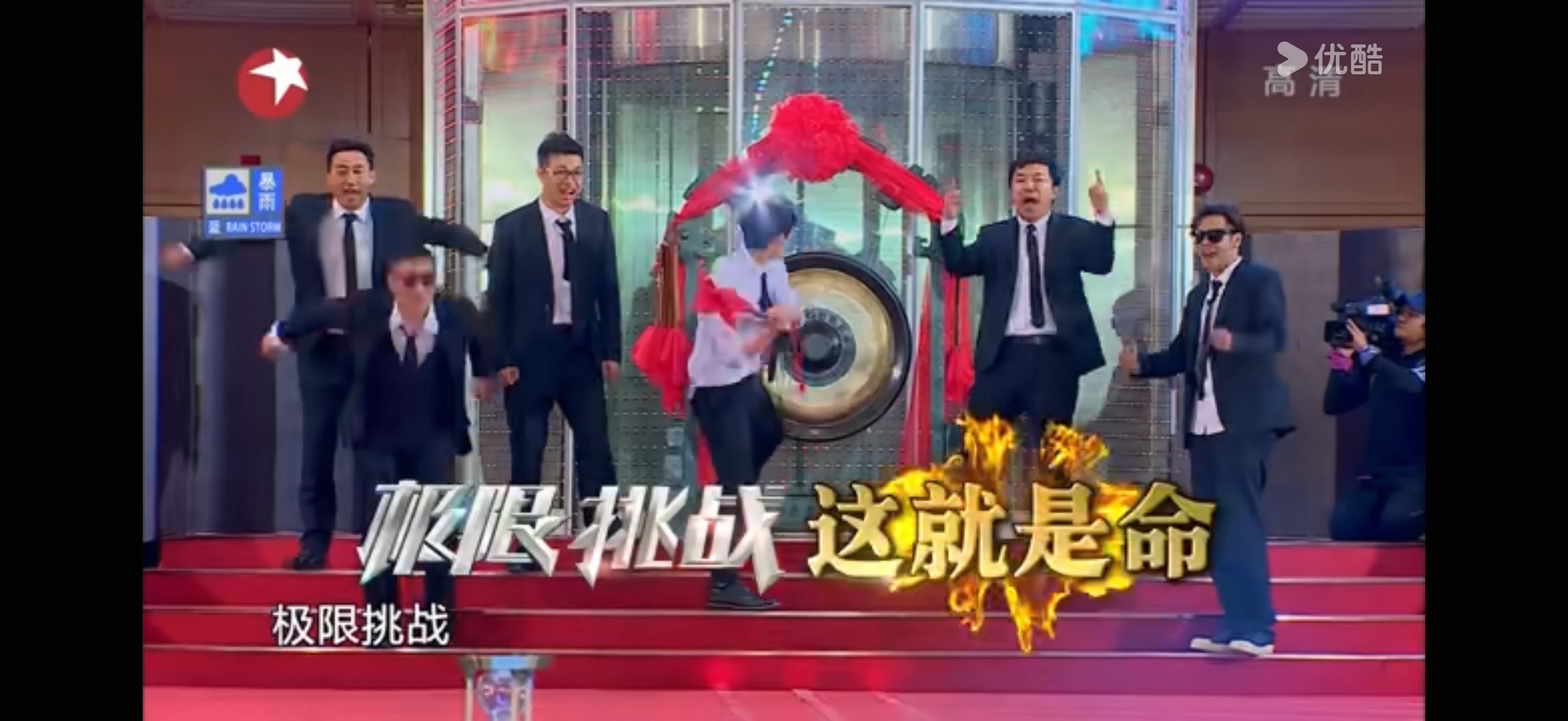 极限挑战要重启？严敏发文勾起老粉回忆，罗志祥复出成最大难题
最近，《极限挑战》的老粉集体被一波情怀刷屏。
前四季总导演严敏发布长文，勾起大家对男人帮的满满回忆，不少网友纷纷喊话，期待原版六人能够再度合体。但热闹的情怀背后，有一个绕不开的现实难题。
一、曾经的综艺活宝，业务