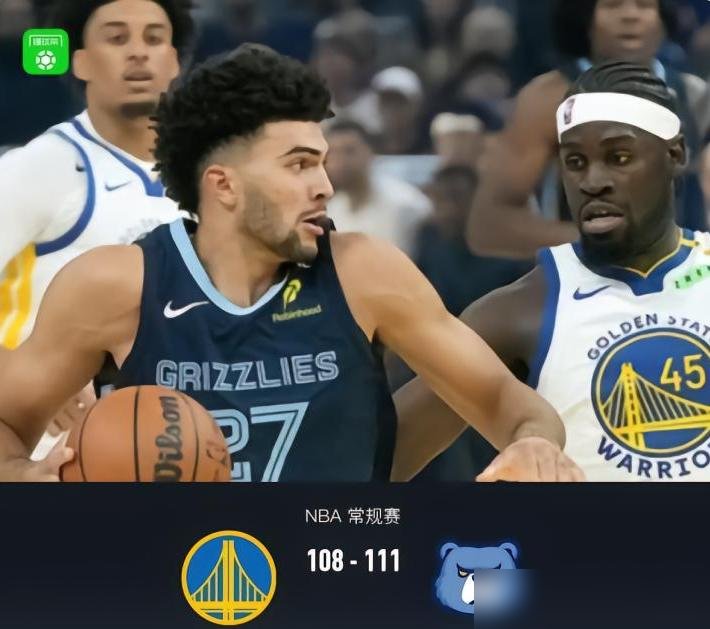 12.8秒领先3分，追梦一个掩护直接把自己送走了。
勇士主场又输了，108比111，灰熊末节打了个17比0。最后12.8秒，追梦提上来掩护，裁判哨响，进攻犯规，球权没了。科尔当场跳起来吃了个T，库里最后那球偏得离谱。
注意，第四节还剩3分47秒，勇士还领先12分。主场，领先12分，被一波流带走。