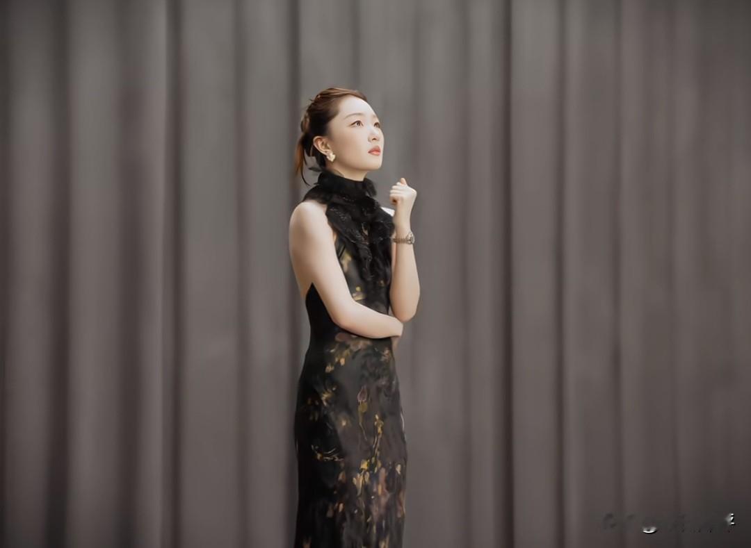 《花少8首播2小时破1.27亿，周冬雨一句话笑喷》
上线2小时，播放量1.27亿，《花儿与少年8》首播直接把纪录破了。
 
周冬雨看邓为状态低迷，一本正经地说：&34;要不我给你打一拳，把你弄伤直接送你回去休息。&34;全场笑喷。
 
王星越当选首站导游，慌到当场打电话给&