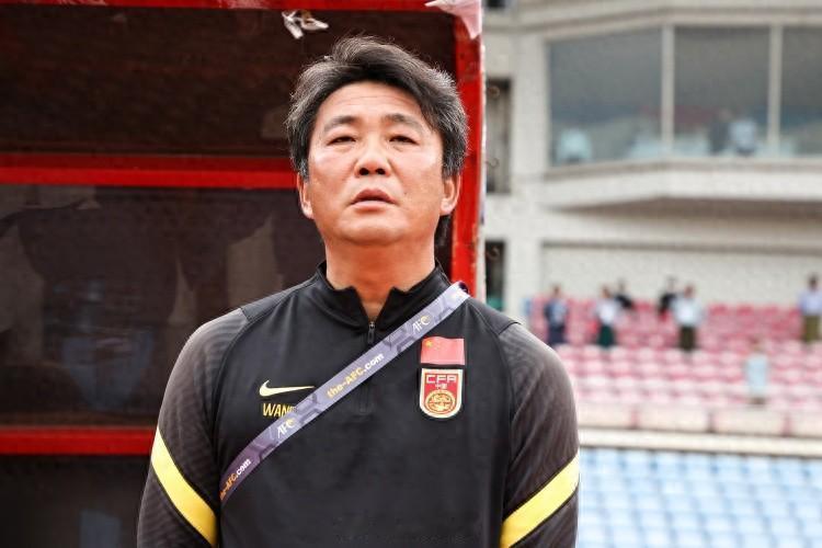 #中国U20女足抵达波兰备战世界杯#

9月3日，中国U20女足抵达波兰索斯诺维茨，备战U20女足世界杯。中国足协于北京时间3日下午正式公布了球队参加U20女足世界杯的21人名单。据悉，球队接下来将逐步降低训练强度，把备战重心放在打磨战术细节上。

中国U20女足本届杯赛同组对手新喀里多尼亚队、尼日利亚队 ​