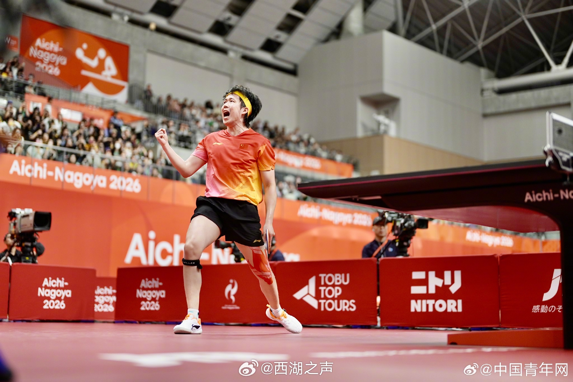 【#王楚钦说这是他最后一届亚运会#】昨晚亚运会乒乓球男单决赛中，林诗栋4:0战胜王楚钦获得冠军。赛后，王楚钦说，“我觉得也确实是自己最后一届（亚运会）了吧。可能自己的乒乓生涯就是会这种螺旋式的，有起有伏，有好的时候也会有不好的时候。我觉得自己都去接受并且接纳，因为我感觉自己在走一条别 ​