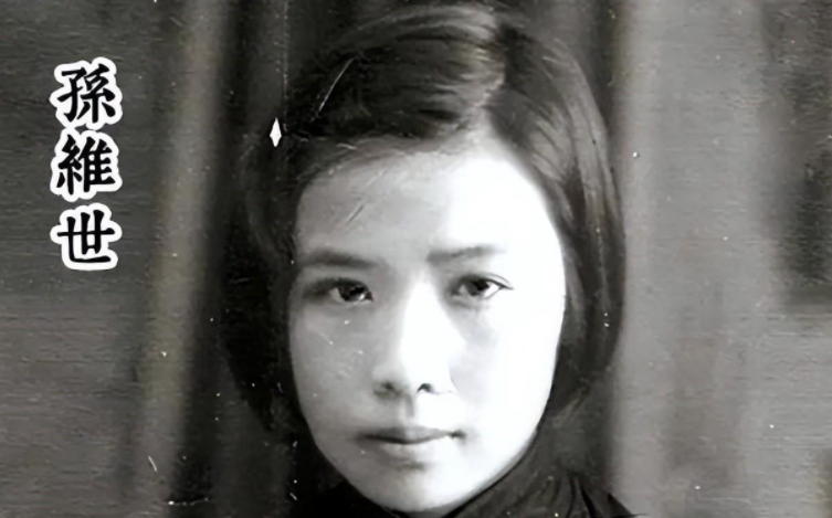 1951年，彭德怀要在朝鲜枪毙周总理的女婿，总理得知后，急忙给彭德怀发电，要求将他押回国内处理！

1951年的朝鲜战场，纪律不是一句口号。哪怕是文艺界名人，哪怕和中央领导有亲属关系，只要在前线出了问题，也不能靠身份过关。

当时，彭德怀准备严肃处理的人，叫金山。他既是演员、导演，也是话剧舞台上的知