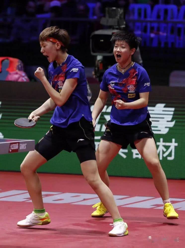 延续全胜战绩！孙颖莎职业生涯第21次击败早田希娜，与王曼昱会师决赛
 
孙颖莎延续全胜战绩，职业生涯第21次击败早田希娜，成功晋级，接下来将要和王曼昱在决赛碰面。
 
很多球迷看完整场比赛，心里都捏着一把汗。早田希娜进攻力量足，战术变化多，每一次交手都会拿出新的思路冲击孙颖莎。两个人的回合对抗，来回
