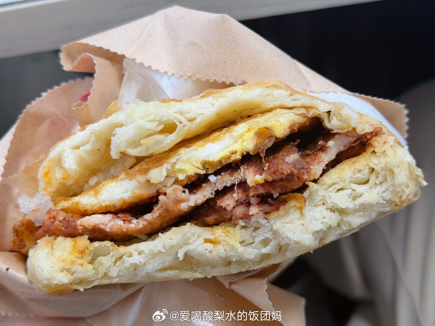 这种烧饼里面夹里脊片和鸡蛋的组合，是全国都有吗？还是只有天津有[思考][思考][思考] ​​​