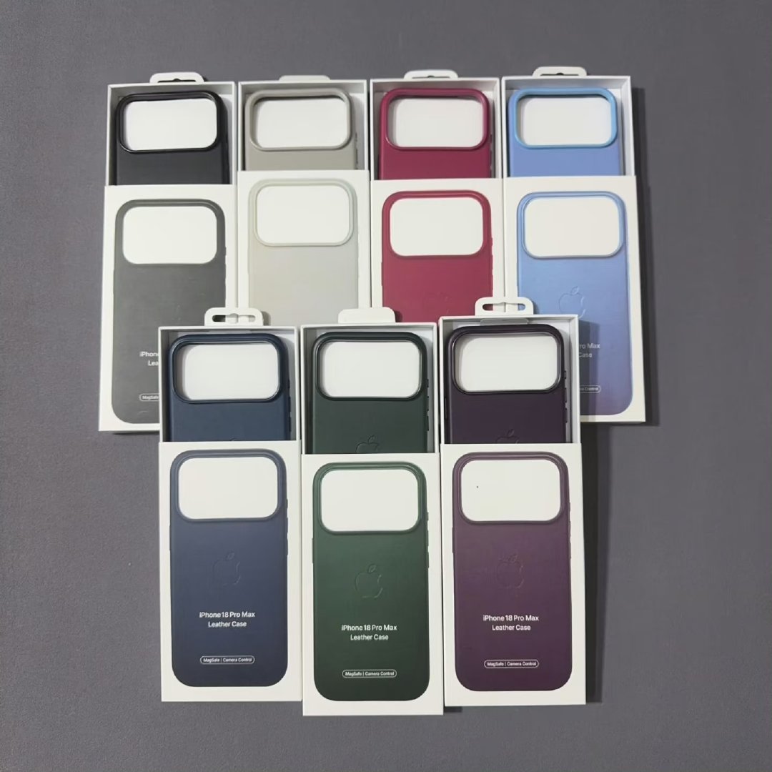 #iPhone18ProMax手机壳曝光#不出所料，是苹果最爱的配色……多方消息证实，iPhone 18 Pro Max 的尺寸与 iPhone 17 Pro Max 几乎一致，但为了容纳全新的“可变光圈”主摄，镜头模组厚度有所增加。这意味着，旧款的全包壳可能无法完美适配新机。 ​
