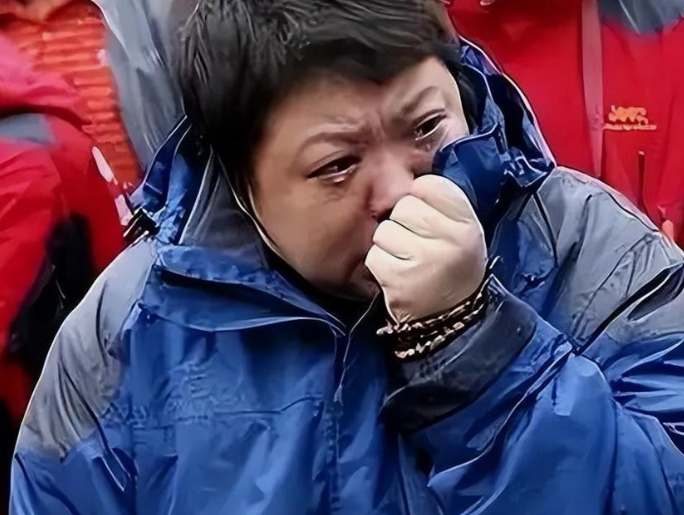 韩红太正直了！
 
没办法，得罪了一大帮人，就等着她犯错呢
 
韩红太强大了，就是争气不搭理，做自己喜欢的事情。
 
建议政府相关权威部门，全力调查韩红慈善事件，给韩红一个交代，给大众一个明示，让清者自清，浊者自浊……