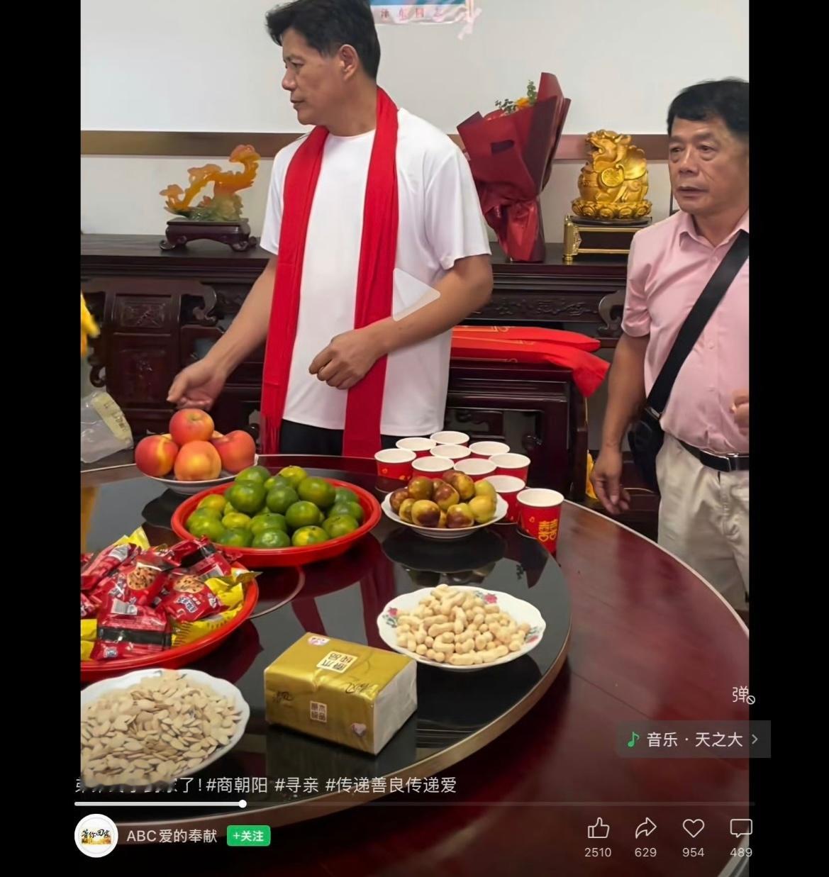 #同卵双胞胎失散六十年一高一矮#
同卵双胞胎失散整整六十年后终于重逢，令人感慨的是，二人虽是同源基因，身高却差距明显，一高一矮。很多人印象里同卵双胞胎外形几乎一模一样，而这对兄弟打破了固有认知。

分开的六十年里，两人生活环境、营养条件、作息习惯完全不同，后天因素影响了身高发育。时隔 ​