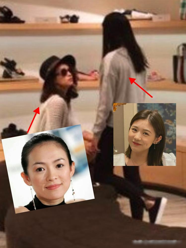 葛荟婕直播亲口承认：19年没给亲女儿出过一分抚养费！
06年和汪峰分手，她签了放弃抚养权协议，拿了汪峰30万补偿，后来又额外要了30万买房。
这么多年她骂过汪峰撕过，这次对着女儿近照红了眼眶。不仅认了自己没掏过抚养费，还说之前误会了章子怡。
她夸章子怡离婚后还真心待小苹果，说汪峰这些年对女儿对