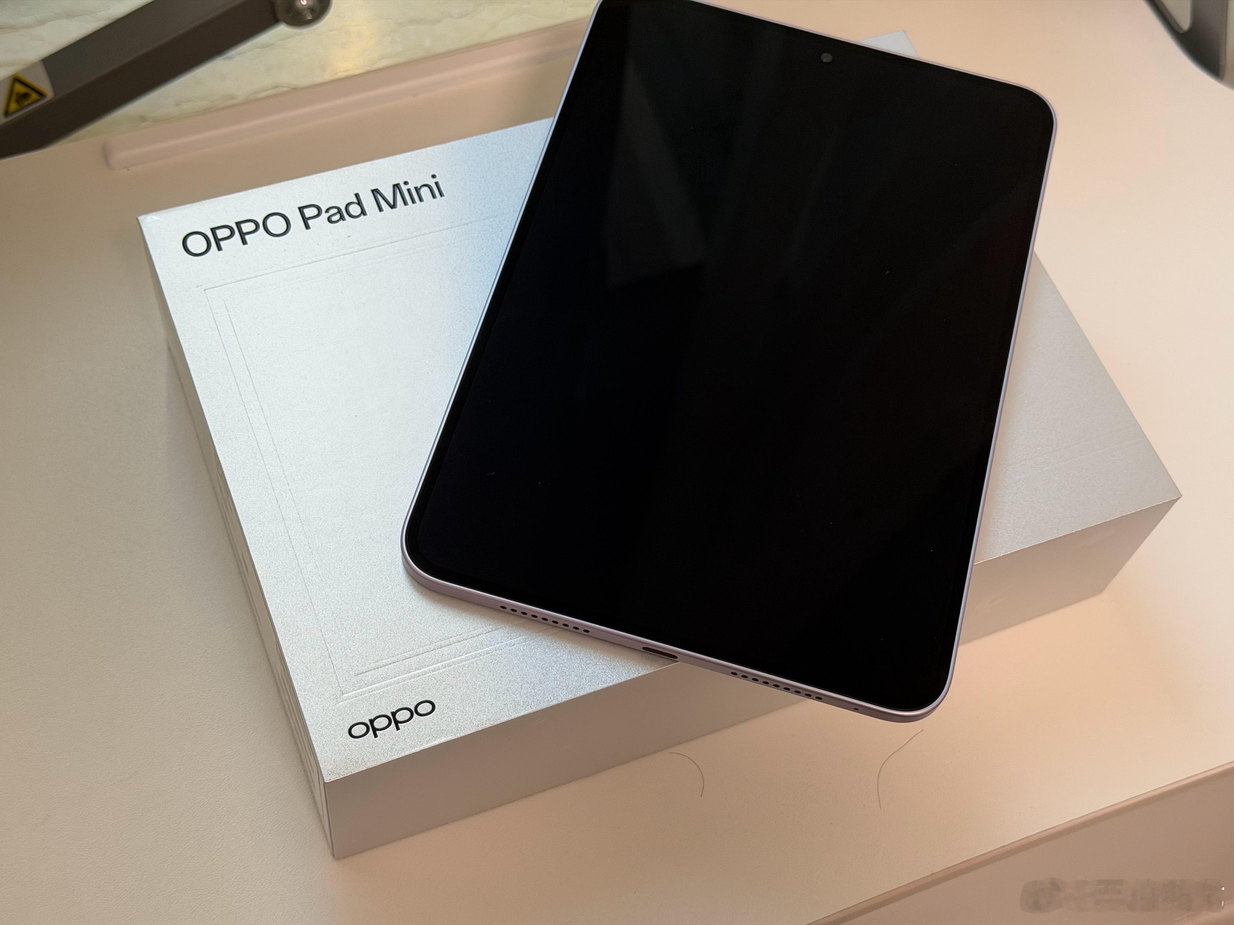 #贾伯斯龙[超话]# 真·突如其来的破烂二手 [耶]

已出

OPPO Pad Mini，12+512 紫色，普通非柔光版

前几天刚买了个柔光版，这个普通版就用不上了，成色很好，没发现啥痕迹，不排除对着强光能找到极其轻微的使用痕迹。

屏幕贴了个趣评测的 AR 软膜，5 月 1 号激活，包装配件都在，数据线充电头未使用， ​