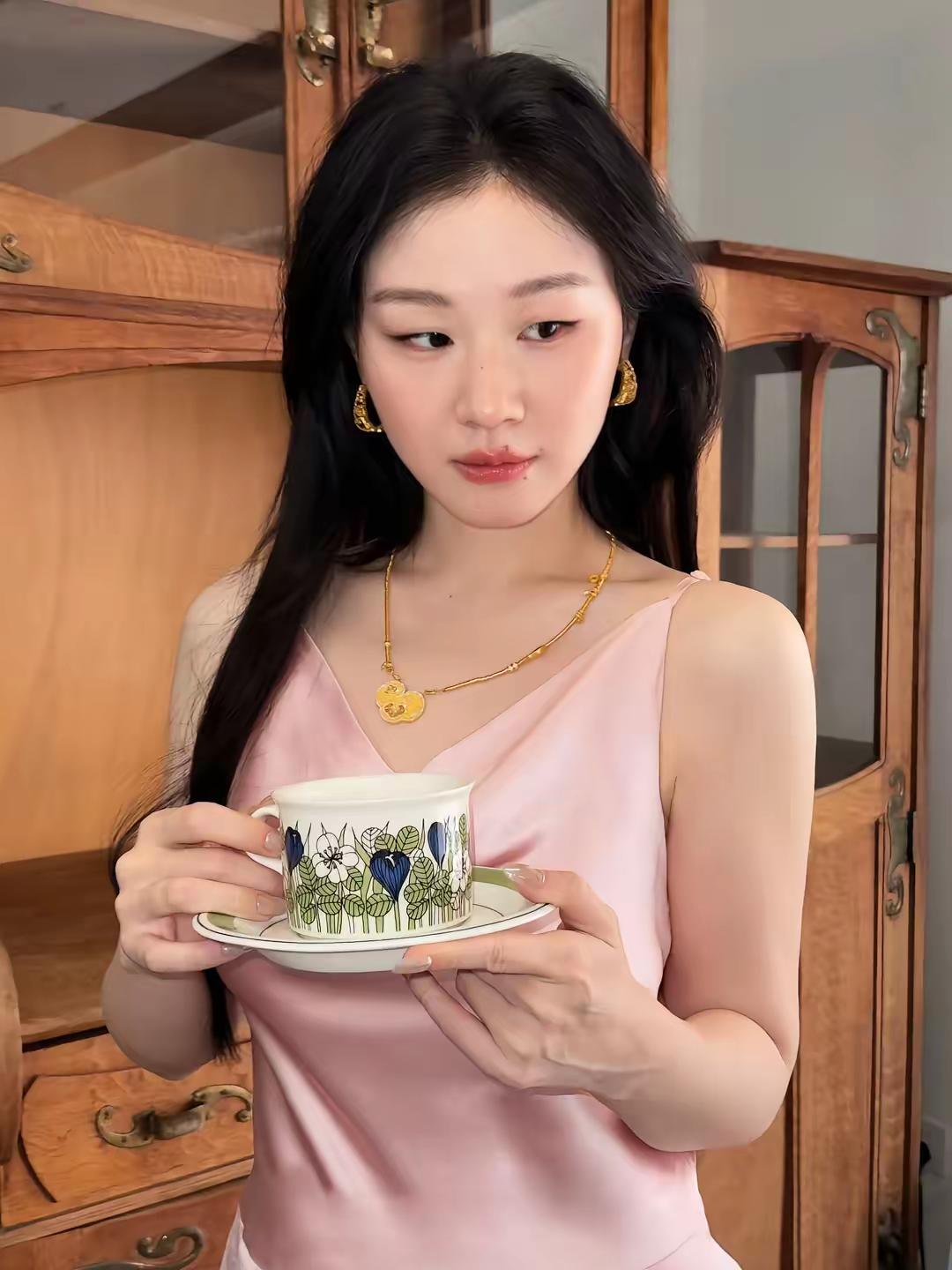 终其一生寻找的那颗偏向你的心 不是早就长在你的胸腔里了吗