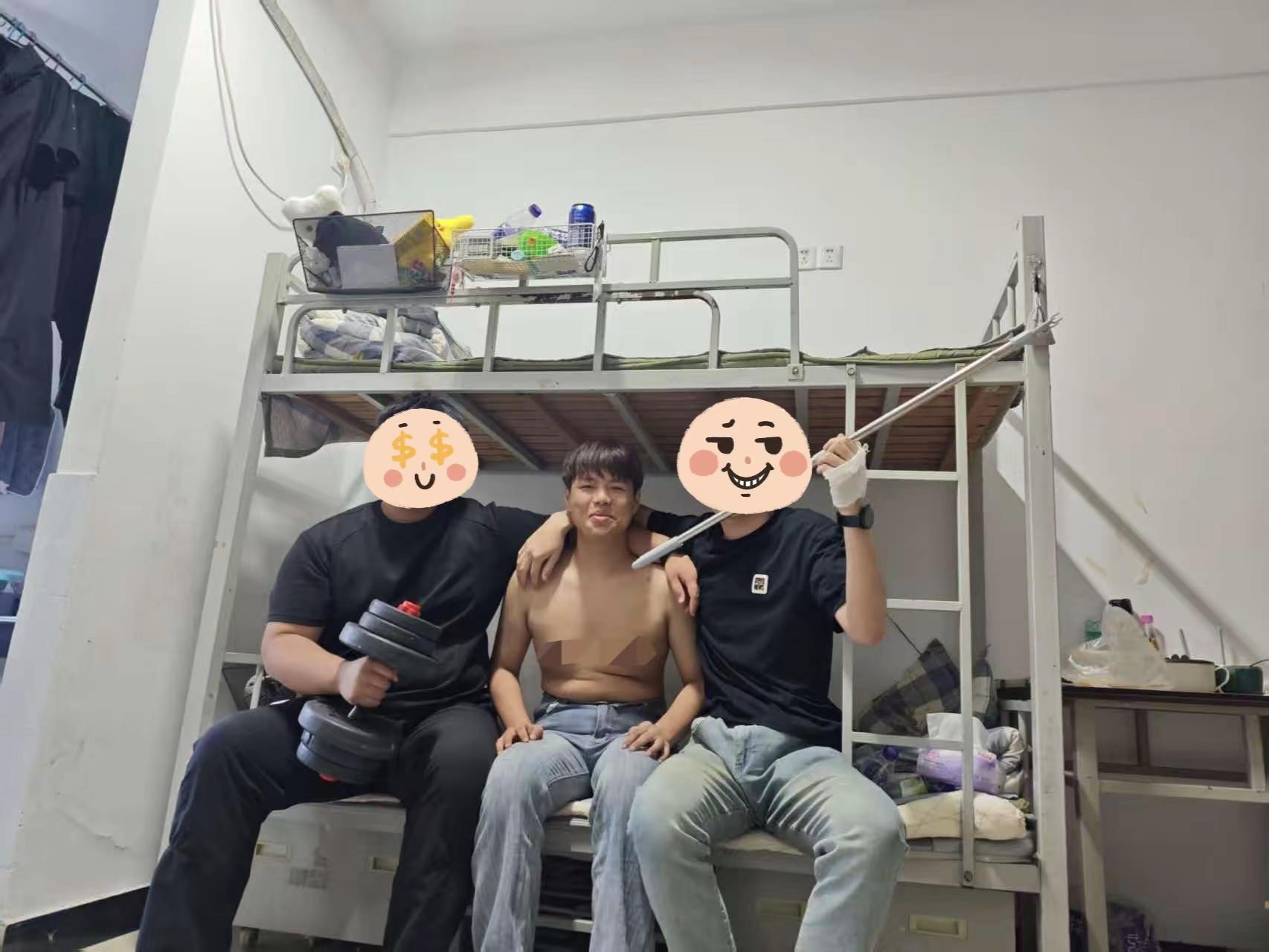 反对校园霸凌。社恐拍照姿势