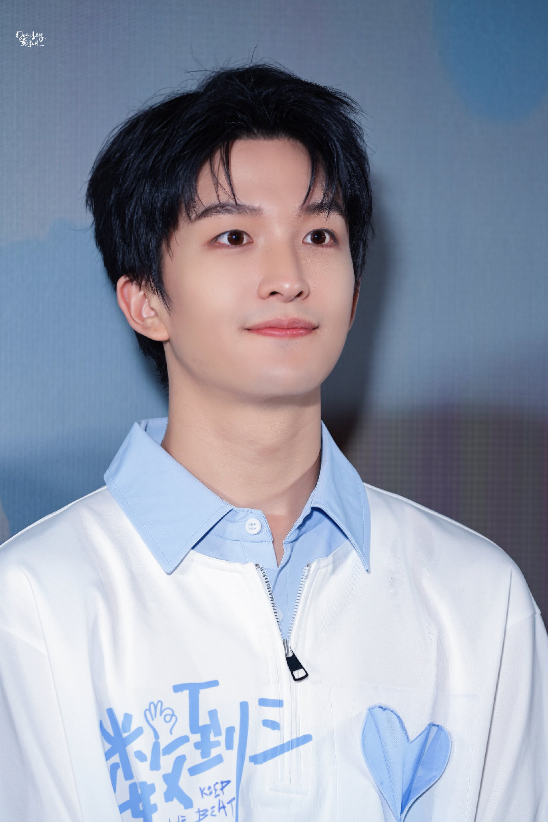 #黄子弘凡[超话]#  [ok]  #黄子弘凡电影首秀# 

𝟐𝟔.𝟎𝟖.𝟐𝟔丨北京·#电影数到三# 首映礼

何一帆，放学一起走好吗？ 

·#黄子弘凡# 
·#电影数到三预售开启# 
·#黄子弘凡特别出演电影数到三# 
-待编辑- ​