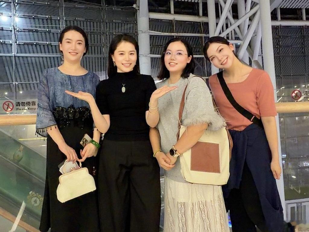 腊妹来看老登儿
郭富城你撒库拉～ ​