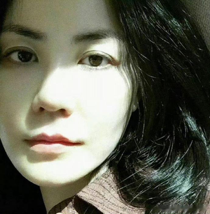 1.春哥联系最多的就是倪妮了。纯粹是精神共鸣，春哥早就低调隐婚了。2....