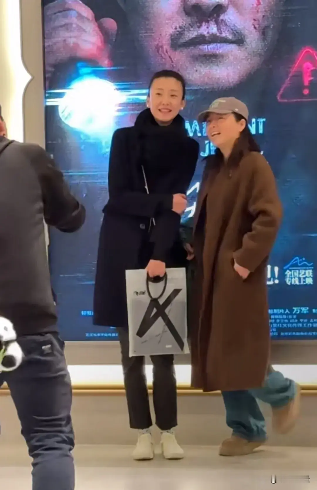 你们还记得她吗？ 《十八岁的天空》里的“裴佩”老师，《小鱼儿与花无缺》...