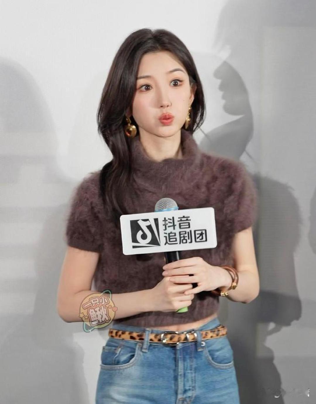 毛晓彤﻿这﻿身材‍﻿‏也太顶了，‍﻿⁠状态好到⁠没话说，﻿4个‍‌“舔‍屏⁠‏”都不够使的。 ​