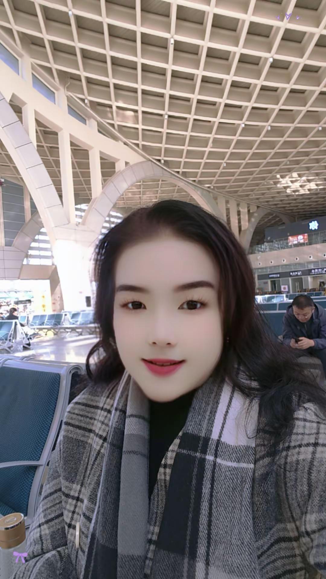 <p>街拍小姐姐穿搭秀 <!--{img:0}--></p><img ...