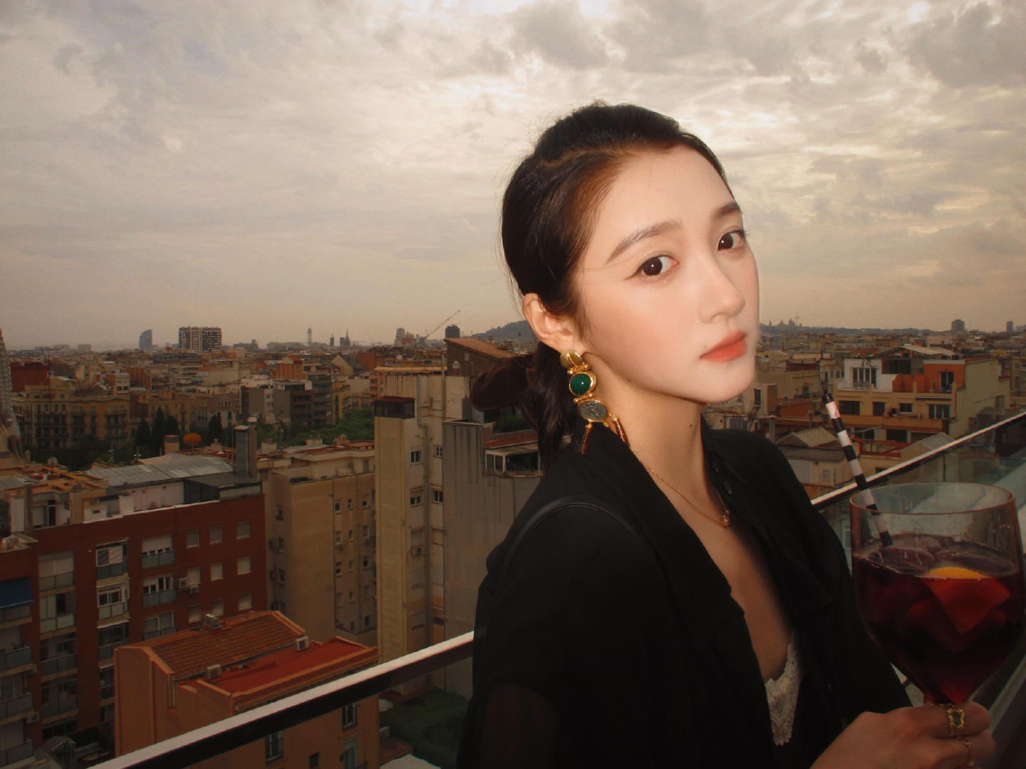 关晓彤营业好勤🥰假期快乐[彩虹屁][彩虹屁] ​